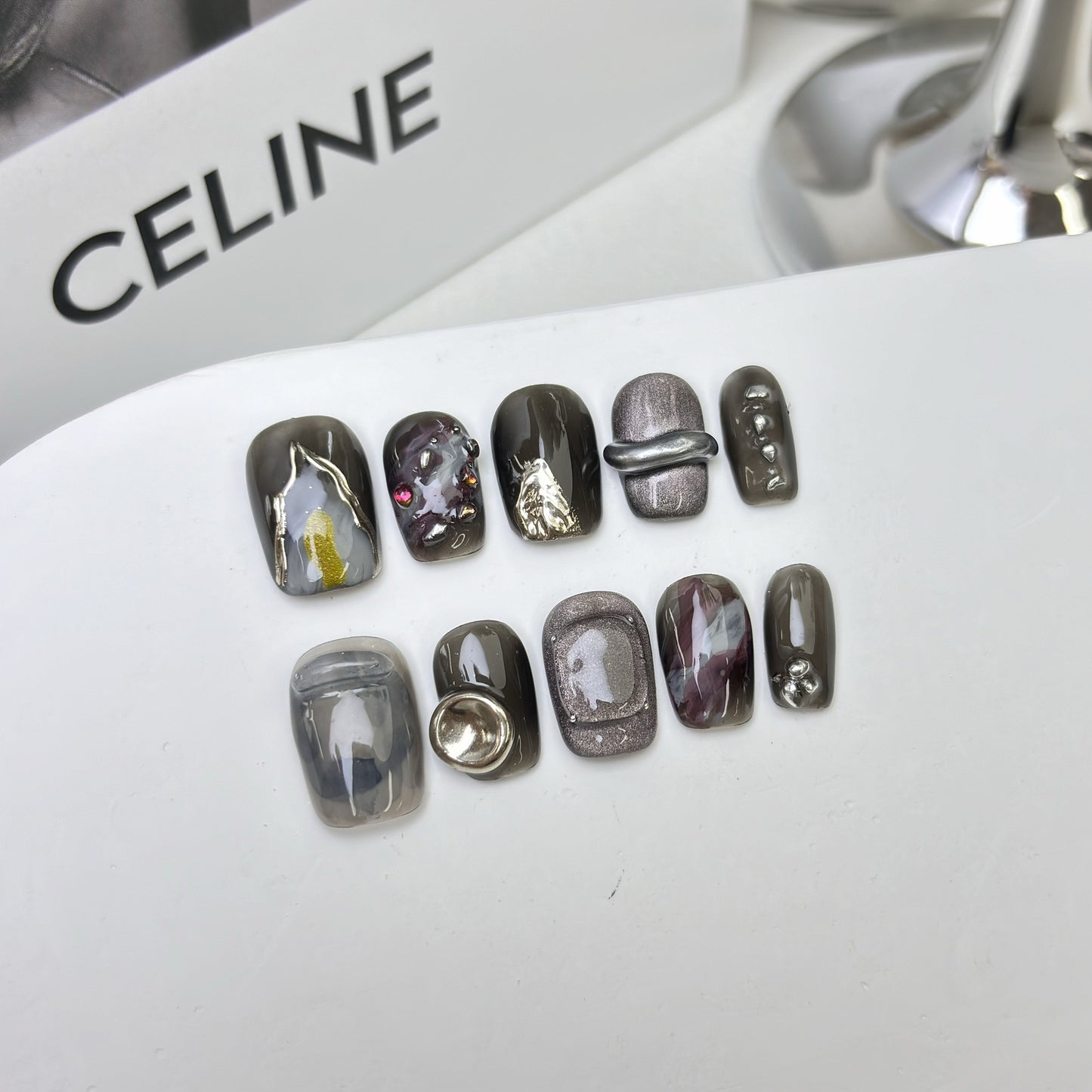 Inspired Grey Art - Short Square Press-on Nails